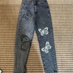 These are the kids black baggy jeans, size small